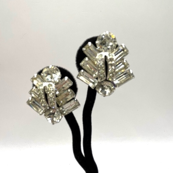 Eisenberg  Crystal Clear Rhinestone Clip On Earrings Vintage 🌸 - Picture 11 of 14